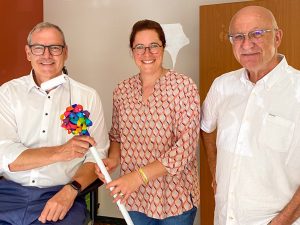 Das Bild zeigt den Patienten- und Pflegebeauftragten, Herrn Thomas Zöller MdL, Frau Fuhrmann und Herrn Kunz vom Landratsamt Roth; Bildrechte: Landratsamt Roth